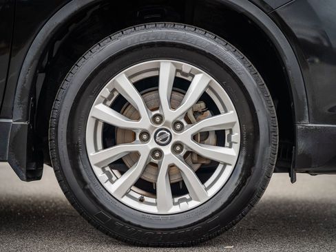 Used 2017 Nissan Rogue SV image 8