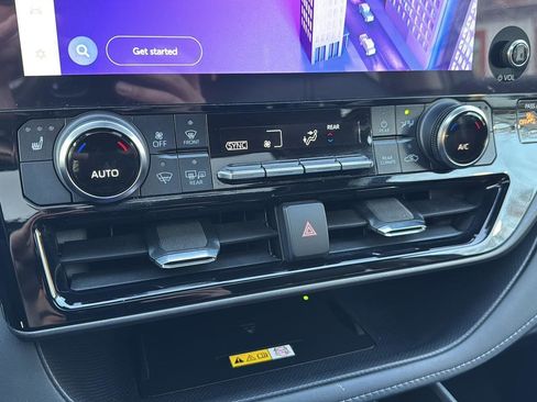 Used 2023 Toyota Highlander XLE image 21