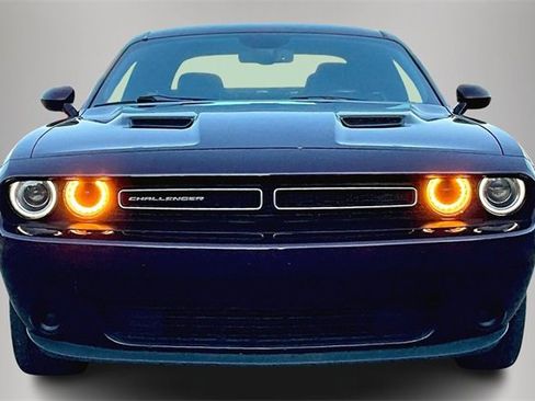 Used 2020 Dodge Challenger SXT image 3