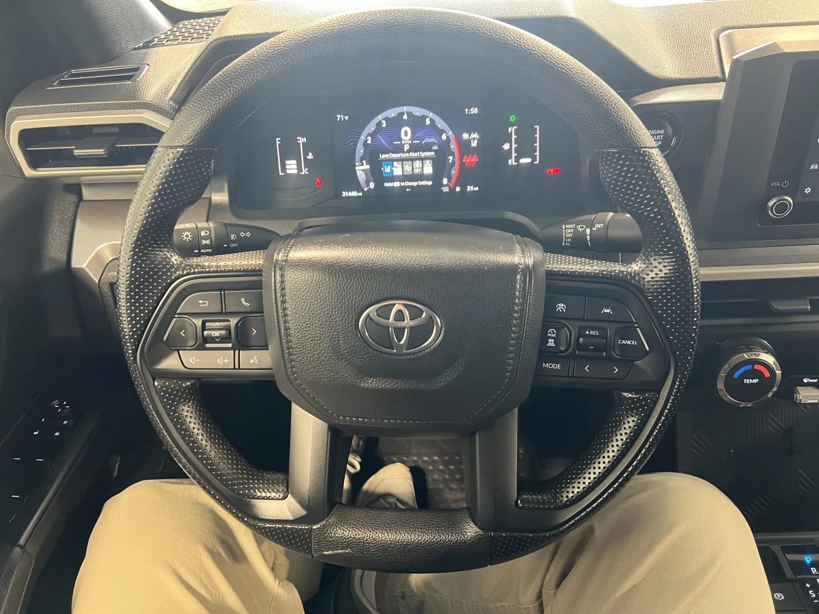 Used 2025 Toyota Tacoma SR5 AWD/4WD image 10