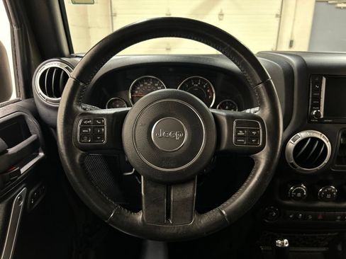 Used 2016 Jeep Wrangler Unlimited Sahara w/ Dual Top Group AWD/4WD image 17
