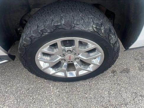 Used 2019 GMC Yukon XL Denali w/ Open Road Package AWD/4WD image 30