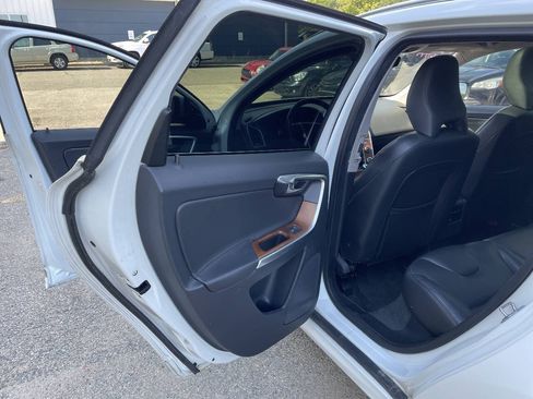 Used 2017 Volvo XC60 T5 Inscription FWD image 15