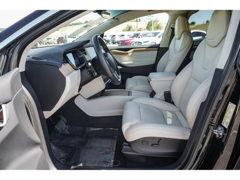Used 2018 Tesla Model X 75D AWD/4WD image 17