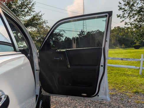 Used 2020 Toyota 4Runner Venture w/ Moonroof Package AWD/4WD image 13