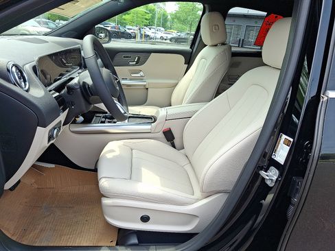 New 2025 Mercedes-Benz GLA 250 4MATIC image 13