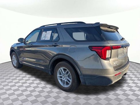 Used 2025 Ford Explorer Active w/ Active Comfort Package image 4