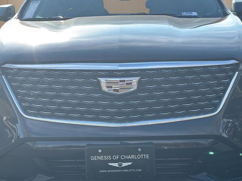 Used 2024 Cadillac XT4 Premium Luxury image 9