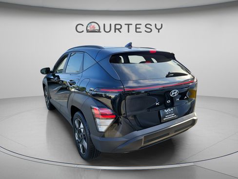 Used 2024 Hyundai Kona SEL FWD image 2