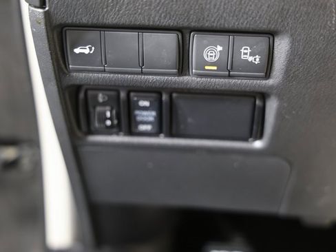 Used 2017 Nissan Armada Platinum w/ Interior Lighting Package image 28