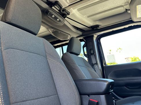 Used 2025 Jeep Wrangler Unlimited Sport S 4xe AWD/4WD image 17