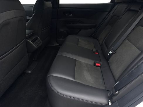 Used 2024 Nissan Ariya AWD image 34