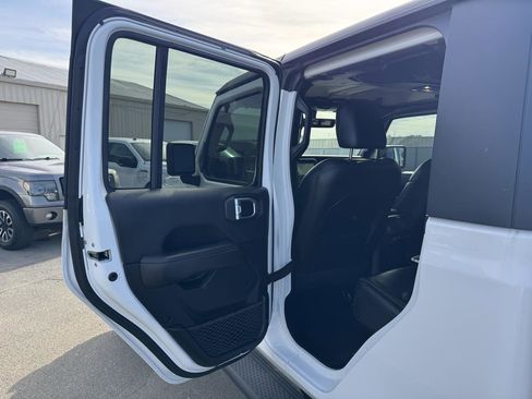 Used 2020 Jeep Gladiator Overland image 23