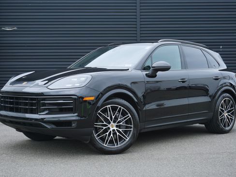 Certified 2024 Porsche Cayenne AWD/4WD image 1