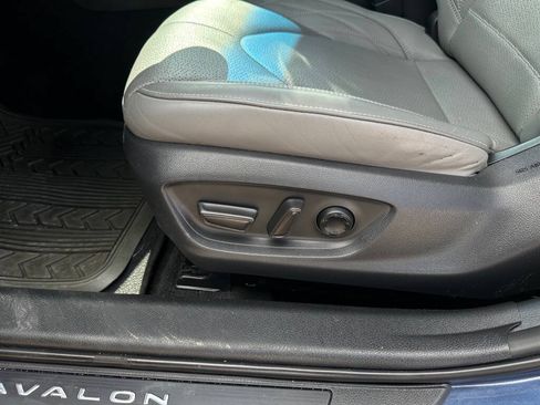 Used 2019 Toyota Avalon Limited FWD image 17