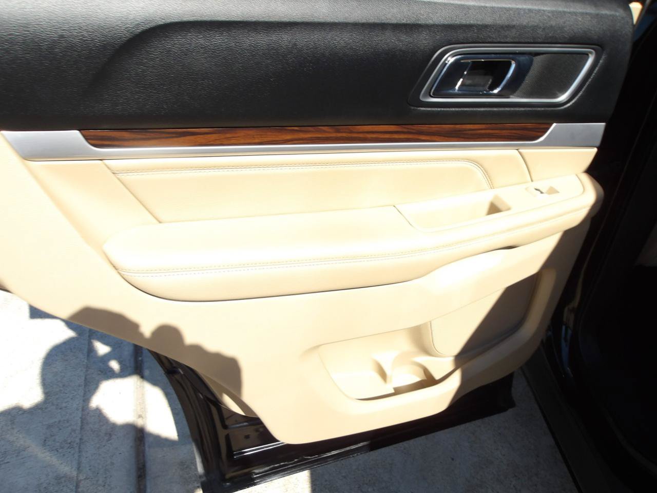 Used 2016 Ford Explorer Limited w/ Equipment Group 301A FWD image 16