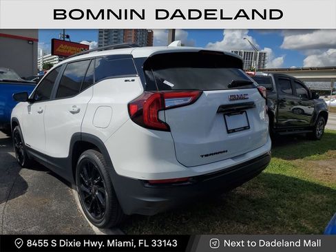 Used 2023 GMC Terrain SLE w/ Driver Convenience Package image 3