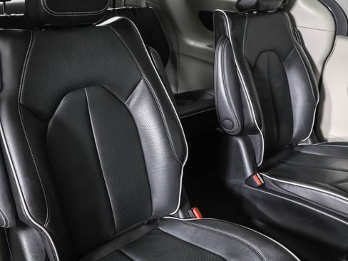 Used 2022 Chrysler Pacifica Limited image 43