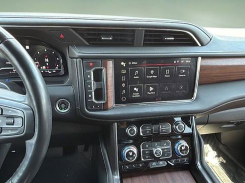 Used 2023 GMC Yukon XL Denali Ultimate image 9