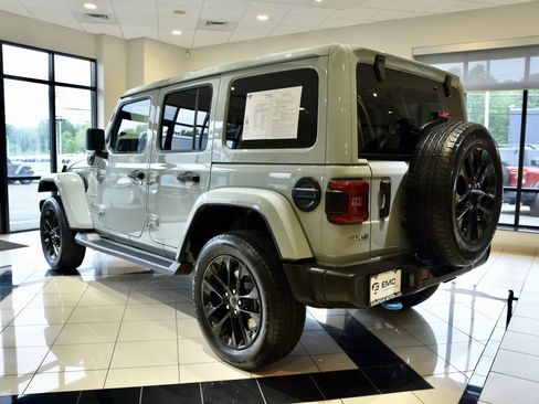 Used 2024 Jeep Wrangler Unlimited Sahara w/ Technology Group AWD/4WD image 4