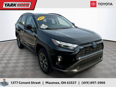 Certified 2022 Toyota RAV4 XLE Premium AWD/4WD image 1