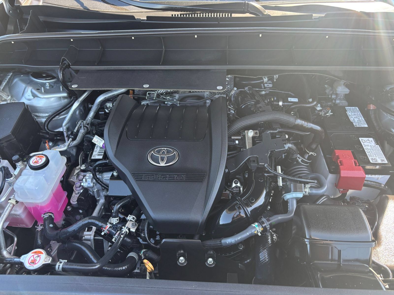 Used 2025 Toyota Highlander LE FWD image 32