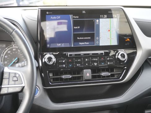 Used 2022 Toyota Highlander Limited image 18