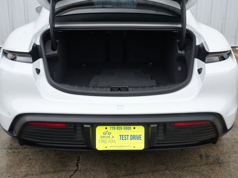 Used 2023 Porsche Taycan image 10