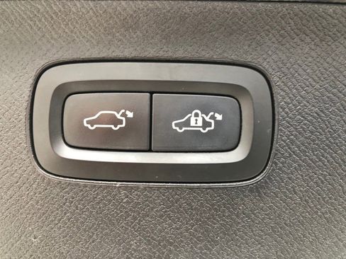 Used 2018 Volvo XC90 T5 Momentum w/ Convenience Package image 39