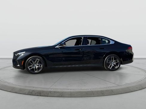 Used 2026 BMW 530i xDrive w/ Premium Package AWD/4WD image 4