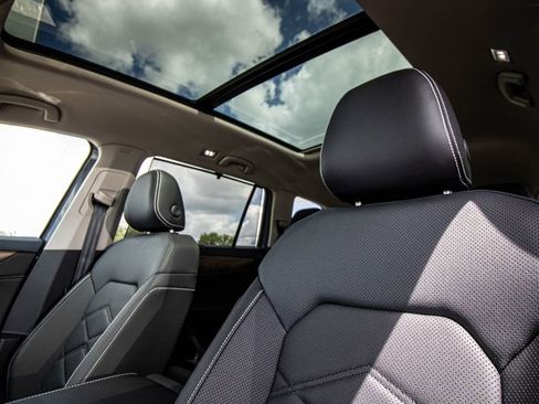 New 2026 Volkswagen Atlas SE FWD image 50