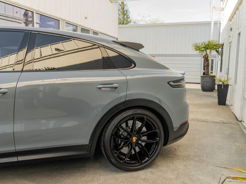 Used 2023 Porsche Cayenne Turbo GT AWD/4WD image 5