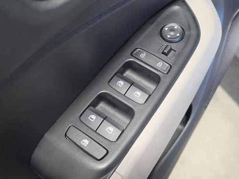 Certified 2025 Hyundai Venue SEL image 26