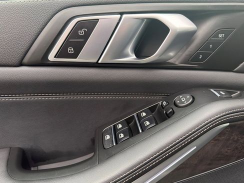 Used 2023 BMW X5 xDrive45e image 12