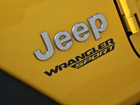 Used 2019 Jeep Wrangler Sport AWD/4WD image 11