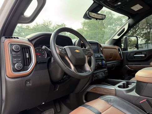 Used 2023 Chevrolet Silverado 2500 High Country w/ Z71 Off-Road Package AWD/4WD image 10