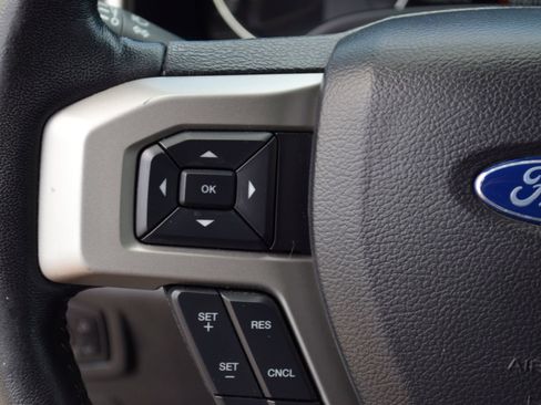 Used 2019 Ford F150 Lariat w/ Equipment Group 502A Luxury AWD/4WD image 8