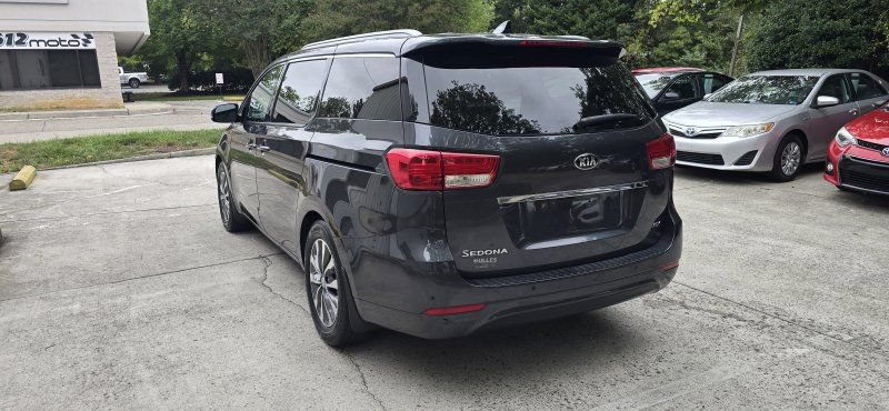 Used 2017 Kia Sedona SX FWD image 3