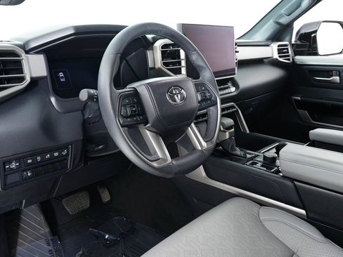 Used 2025 Toyota Tundra Limited AWD/4WD image 4