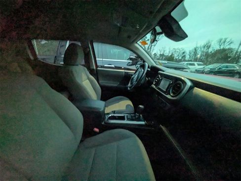 Used 2019 Toyota Tacoma SR5 image 10