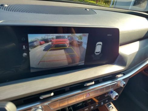 Used 2025 Kia Telluride AWD image 33