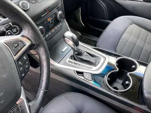 Used 2018 Ford Edge SEL image 15