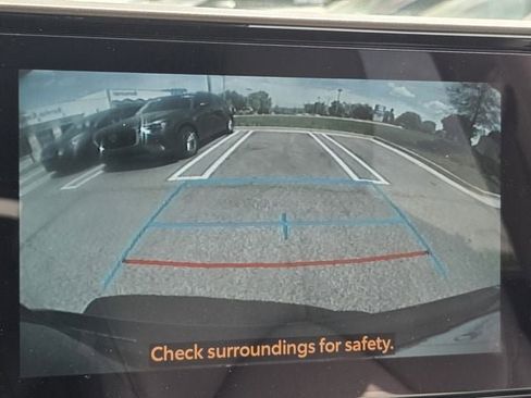 Used 2024 Toyota Highlander XLE FWD image 21