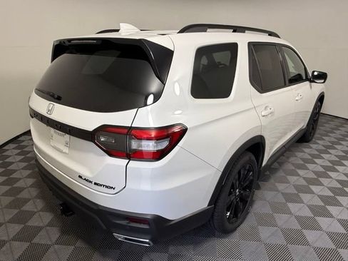 Used 2025 Honda Pilot Black Edition image 6