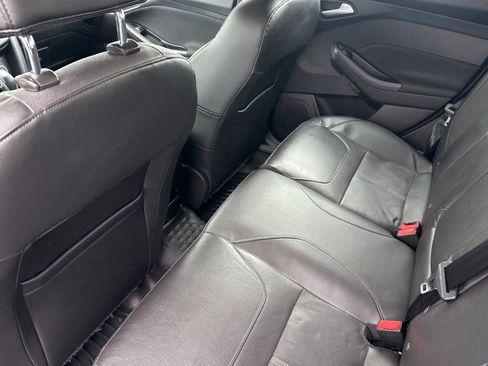 Used 2015 Ford Focus SE w/ Equipment Group 201A image 4