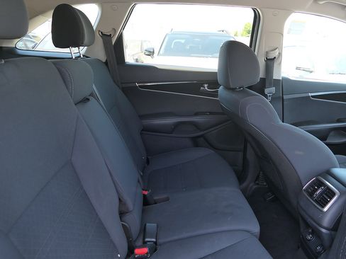 Used 2019 Kia Sorento FWD image 23