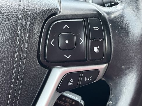 Used 2019 Toyota Highlander Limited FWD image 21