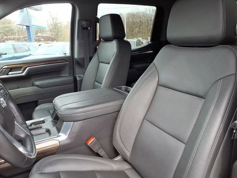 Used 2025 Chevrolet Silverado 1500 LT Trail Boss w/ Convenience Package II AWD/4WD image 7