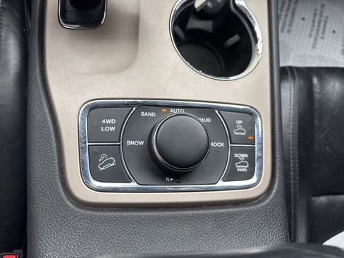 Used 2014 Jeep Grand Cherokee Overland AWD/4WD image 22