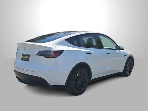 Used 2023 Tesla Model Y Long Range image 8